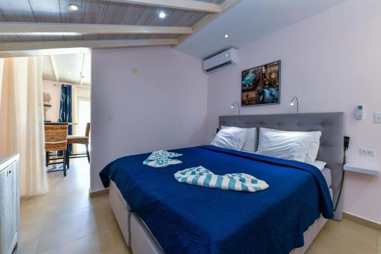 Boutique Hotel Swiss Paradise Aruba Villas And Suites Palm Beach 4*,